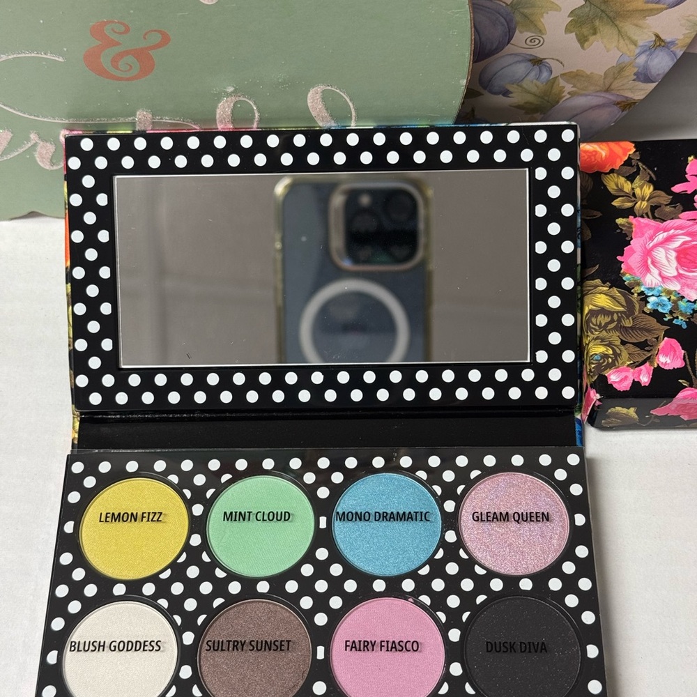 MAC Quinning Eyeshadow Palette NIB